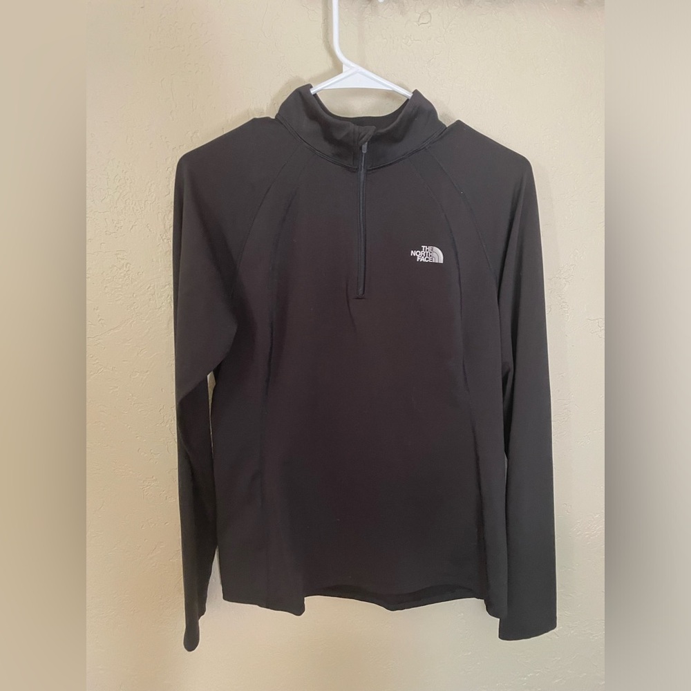 Women’s medium North Face quarter zip